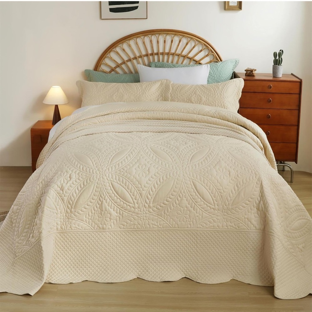 Elegant Beige California King Quilted Bedspread W/ 2 Matching Shams